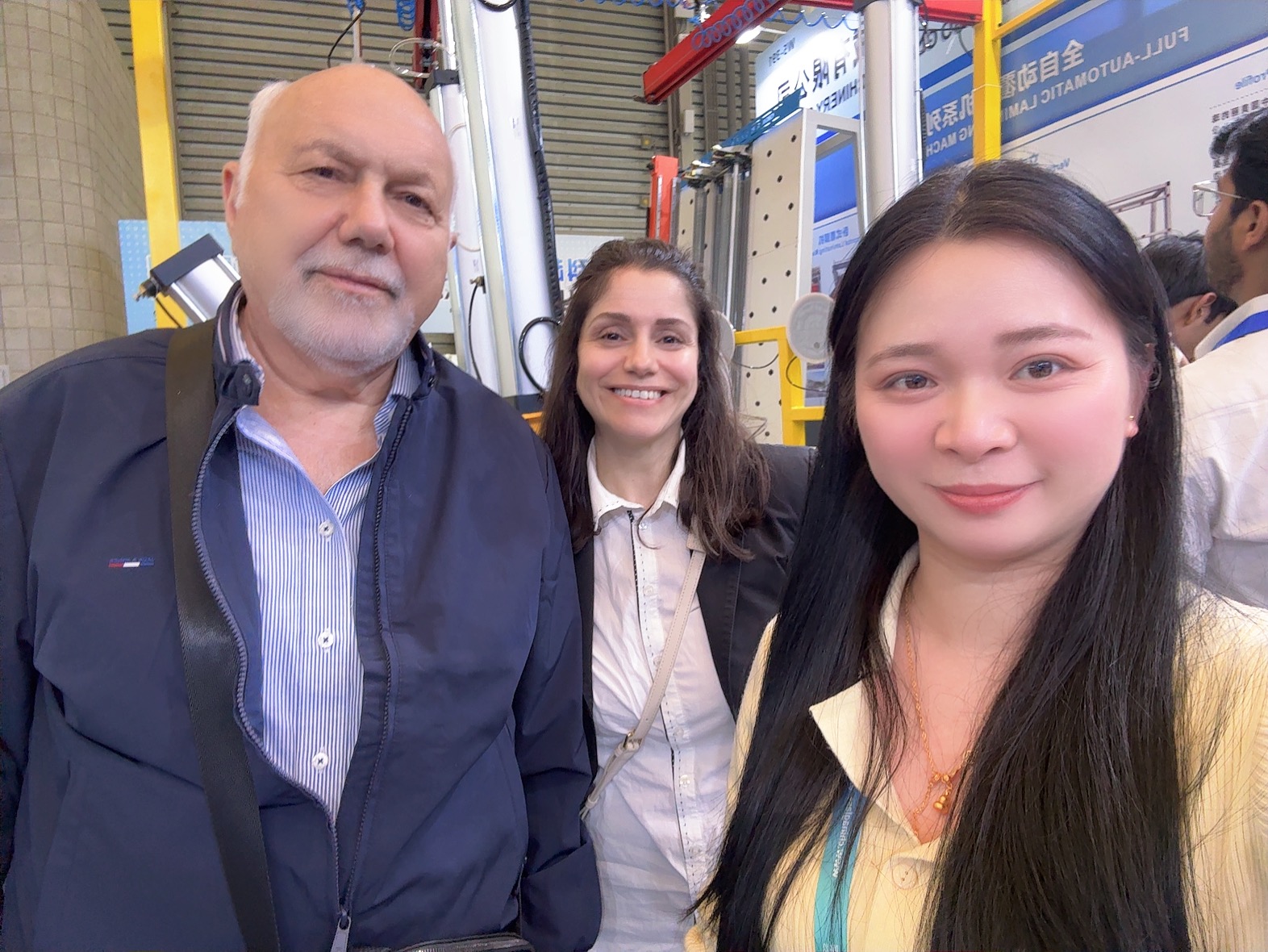 SHANGHAI BILLIONS Debuts at the 35th China Glass Exhibition2